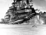 Asisbiz Grumman TBM 3E Avenger BulNo 91404 crashes into the barrier USS Philippine Sea (CV 47) Korea 17th Jan 1951 80 G 439890