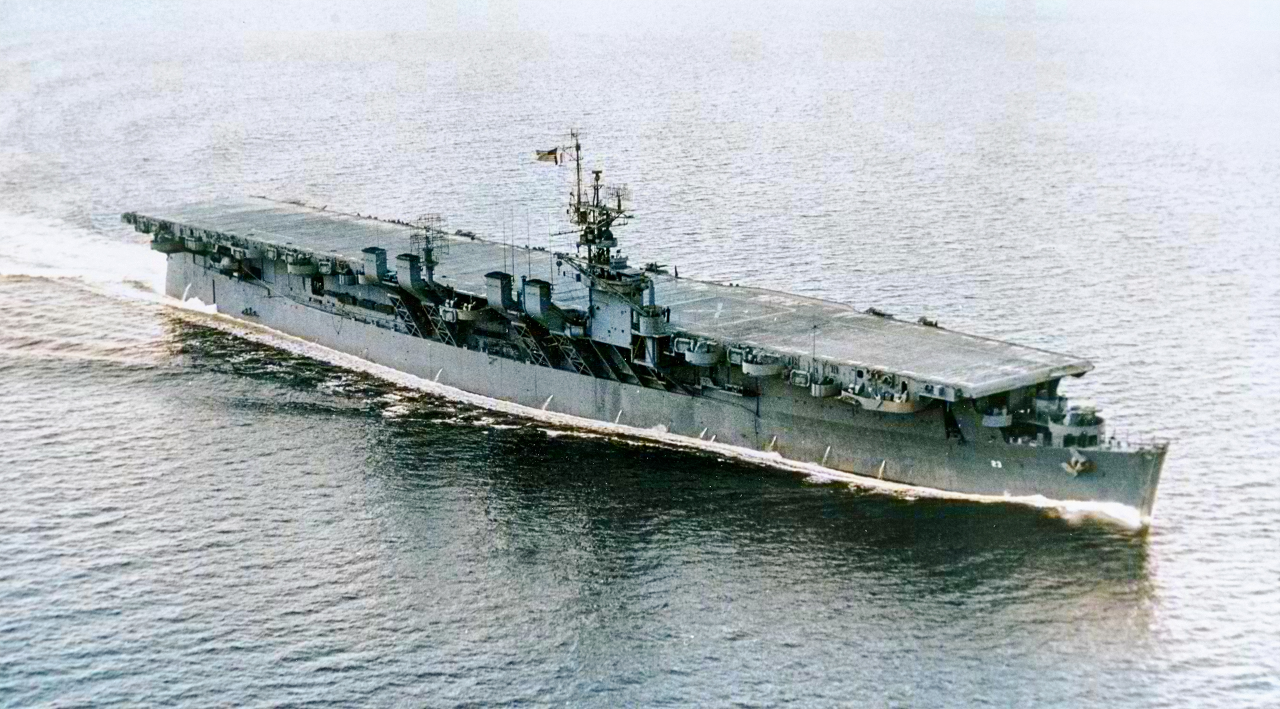 Asisbiz USS Princeton (CVL 23) off the Puget Sound Navy Yard Bremerton Washington 3rd Jan 1944 NH 95651